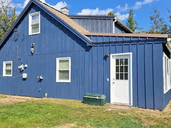 32 Overlock Rd, Levant, ME 04456