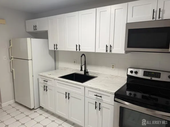 289 Main St APT 3C, Spotswood, NJ 08884