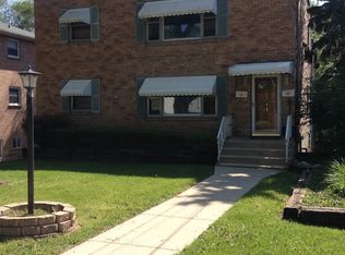 11 Crighton Ave, Elgin, IL 60123