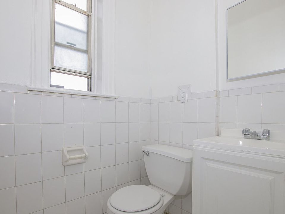 2nd image of 2804 33rd St #20B
