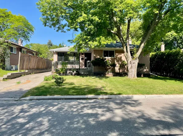 32 Jasper Dr, Aurora, ON L4G 3B9