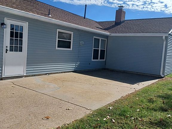 5th image of 637 Bishop Dr