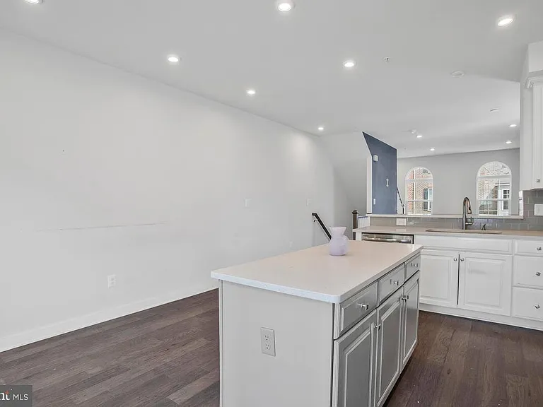 8100 Miner St — Photo 15