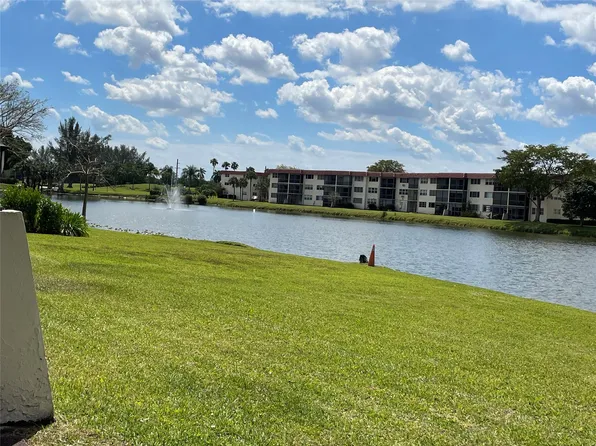 9500 N Hollybrook Lake Dr 202, Pembroke Pines, FL 33025