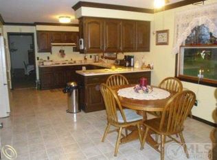 5850 Whispering Oaks Dr, Howell, MI 48855