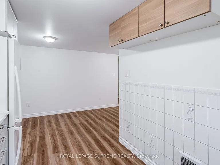 224 Christie St #LOWER — Photo 17