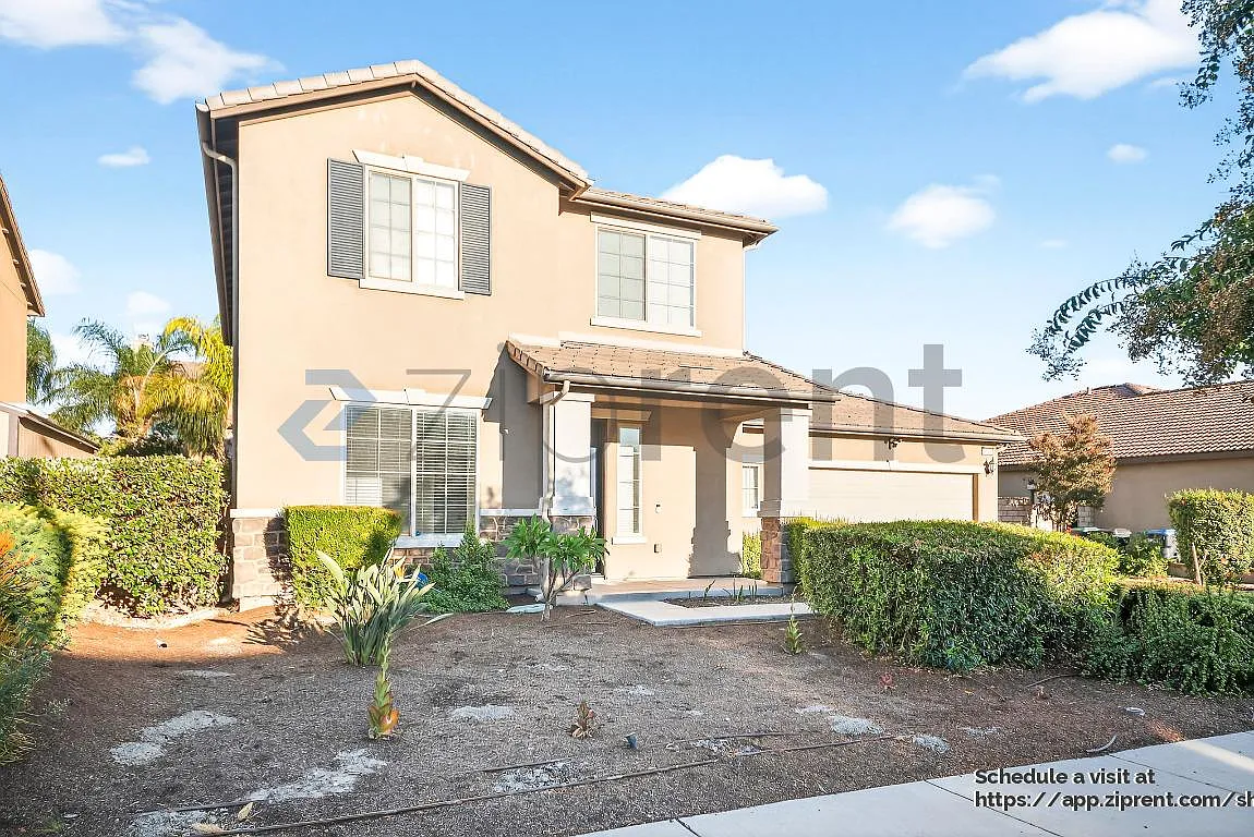 4 bed, 2289 sqft, $3,800 — Photo 2