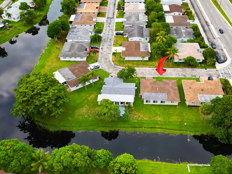 7180 NW 10th Ct — Photo 31