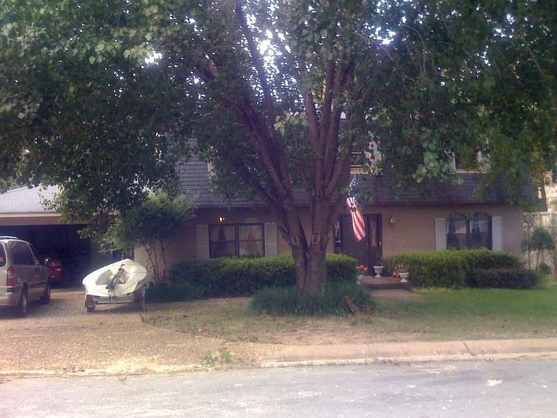 2nd image of 3208 Millbrook Rd