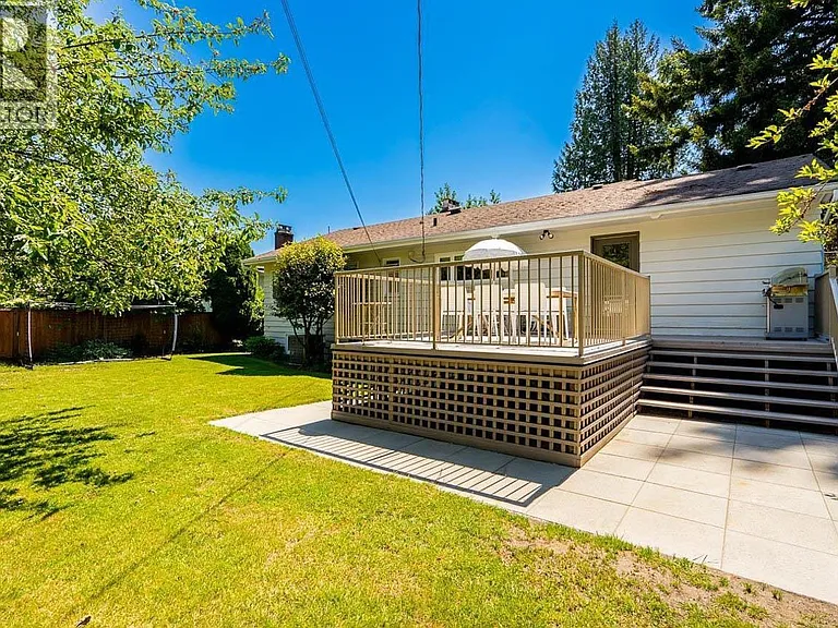 2784 Crescentview Dr — Photo 11