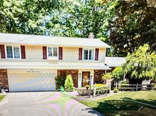 353 Dumbarton Blvd, Richmond Heights, OH 44143