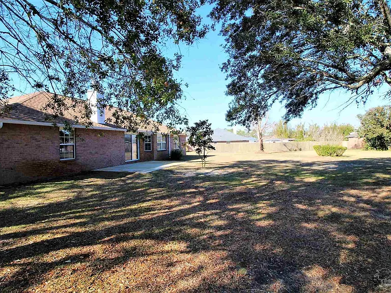 1100 Freeboard Blvd — Photo 2