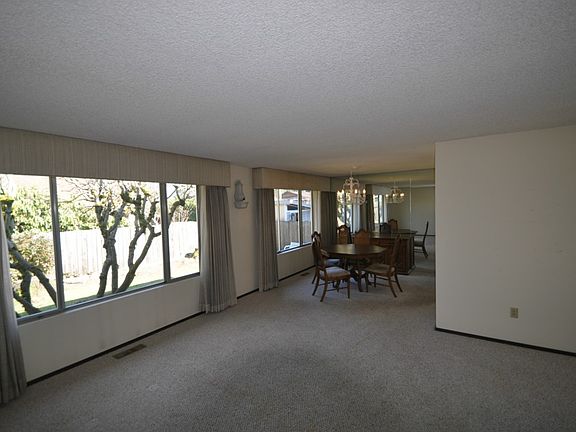 5th image of 14208 NE 62nd St