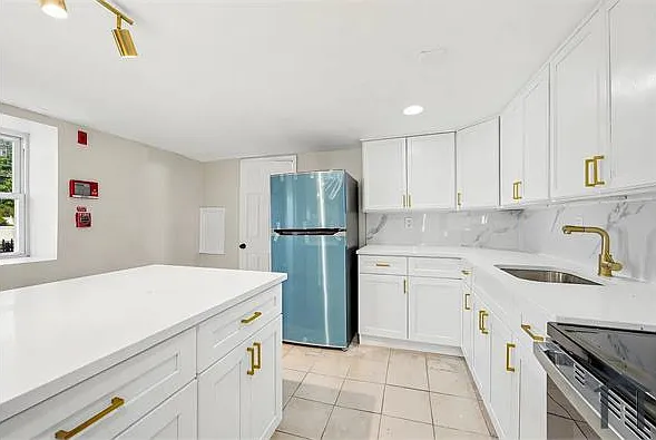 1873 E Tulpehocken St #L — Photo 4
