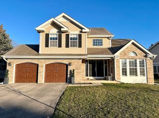 501 Little Creek Dr, Streamwood, IL 60107