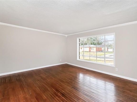 2nd image of 70 Picardy St