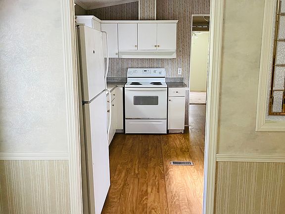 3rd image of 251 Orchard Blvd