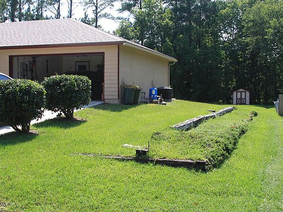 House Right Side - A/C & Well