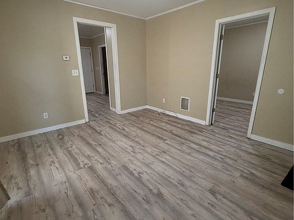 3rd image of 1533 La Salle Ave