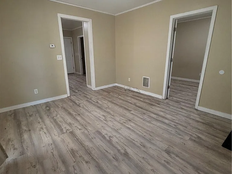 1533 La Salle Ave #LOWER — Photo 3
