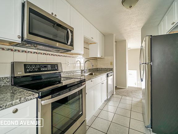 2nd image of 1758 Ivanhoe Dr