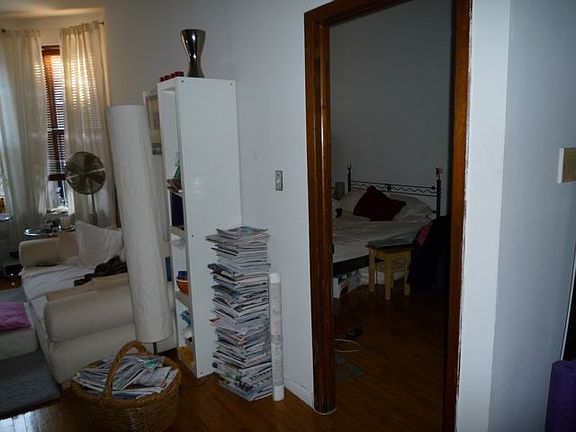 3rd image of 35 W 75th St APT 3A