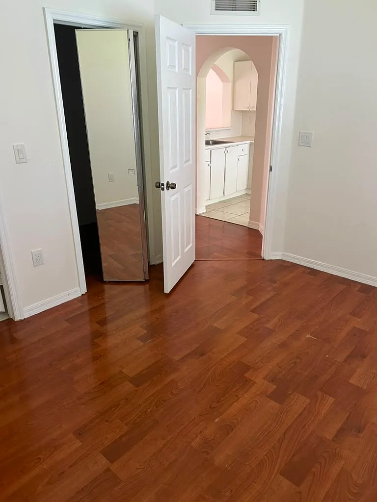 2621 SE 12th Rd — Photo 2