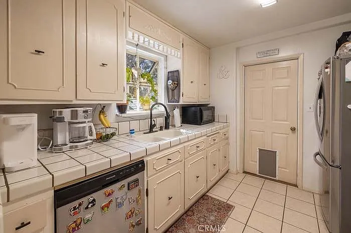 253 Whipple Dr — Photo 4