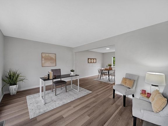 4th image of 348 Green Meadows Dr W