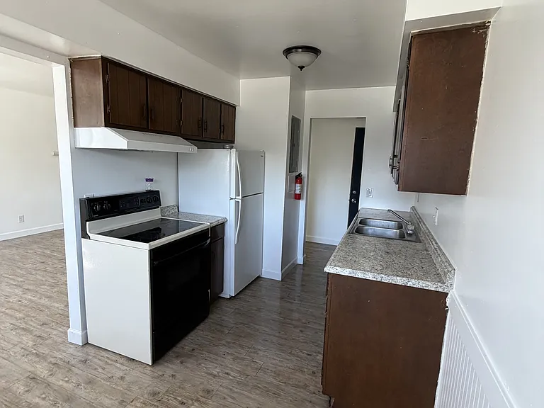 744 E Michigan Ave — Photo 5