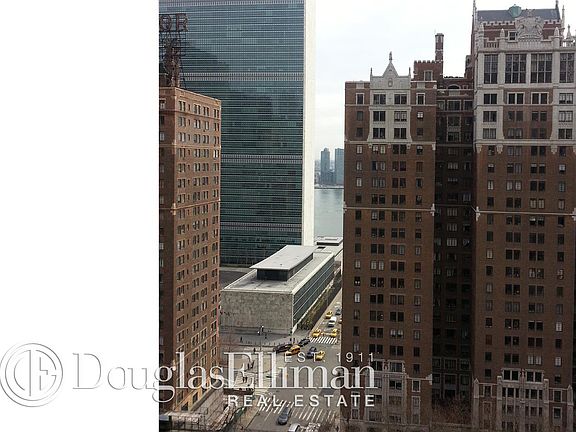 4th image of 320 E 42nd St APT 1918