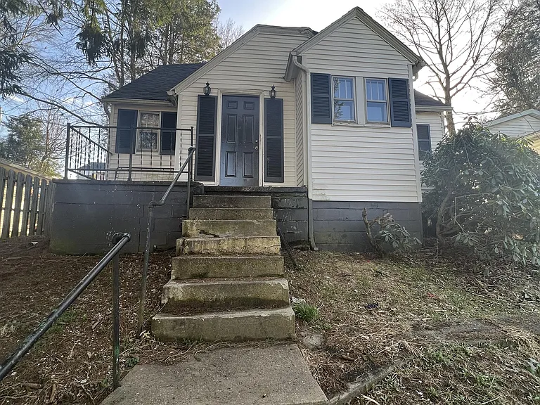 1016 E Brookside Dr — Photo 1