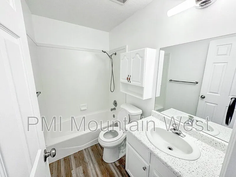 4 bed, 3.0 bath, 1876 sqft, $2,295 — Photo 4