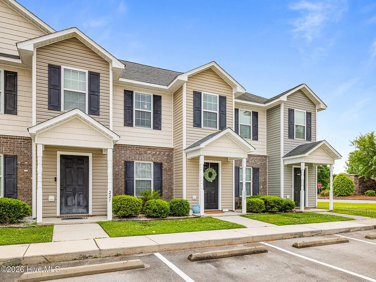 Building Photo - 229 Glen Cannon Dr