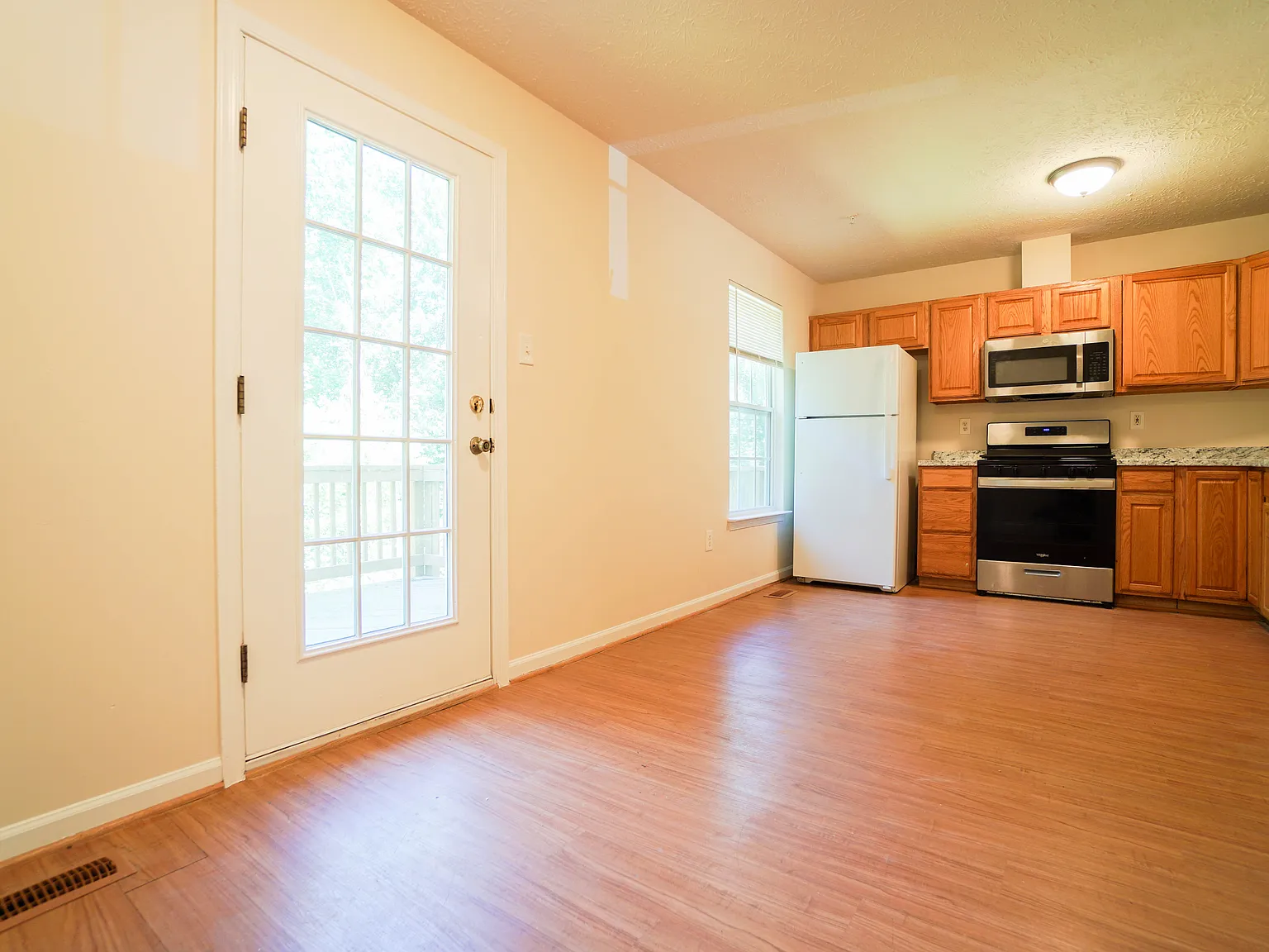 4 bed, 3.5 bath, 1840 sqft, $2,600 — Photo 2