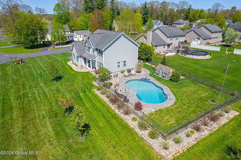 4th image of 17 Berkshire Drive