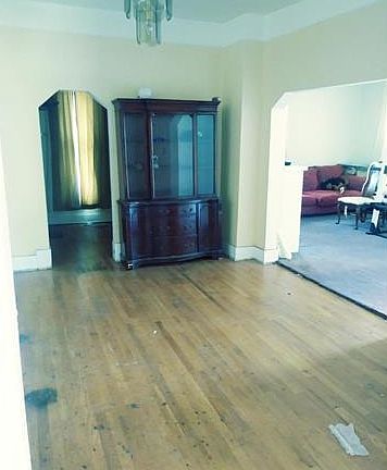 5th image of 258 N Early St