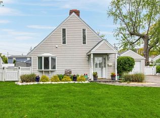 2115 Randall Ave, East Meadow, NY