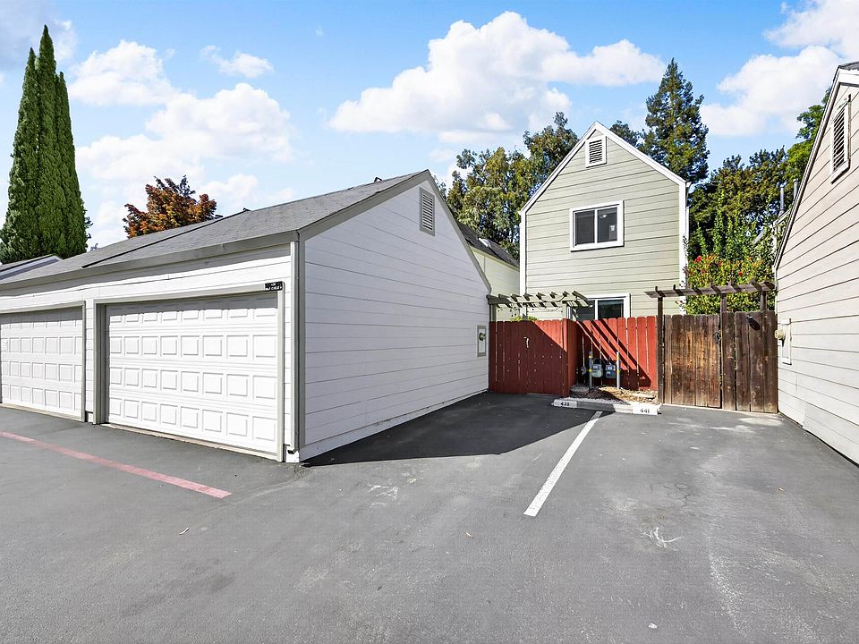 1st image of 439 Golf Cir W