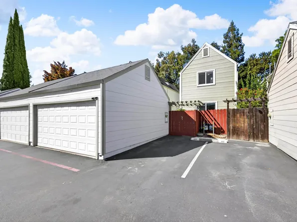 439 Golf Cir W, Manteca, CA 95337