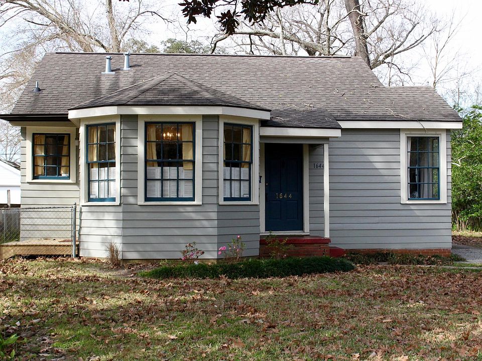 Front view on Marshall Drive