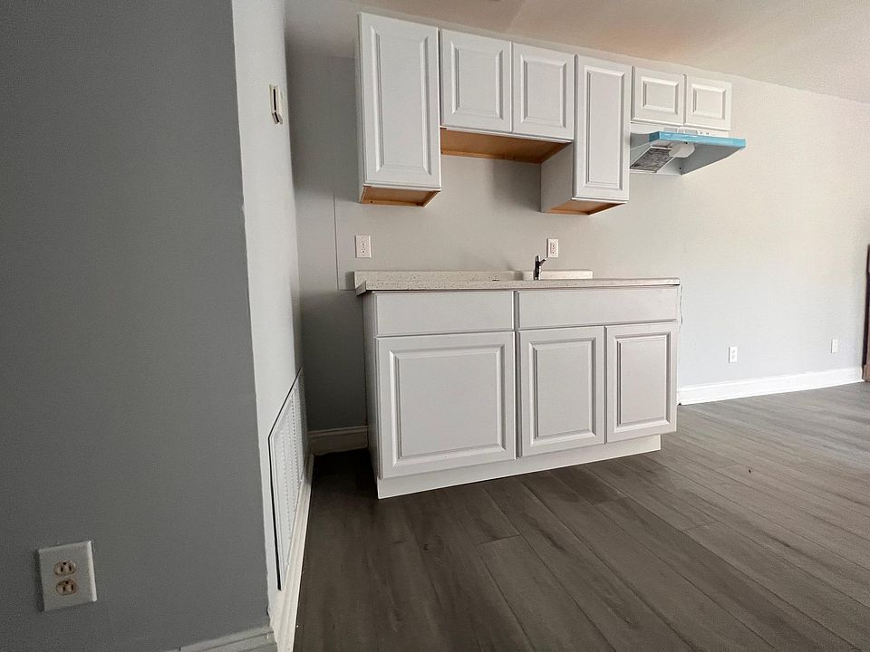 1st image of 1006 S 52nd St #62R