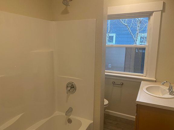 2nd image of 1813 Yakima Ave