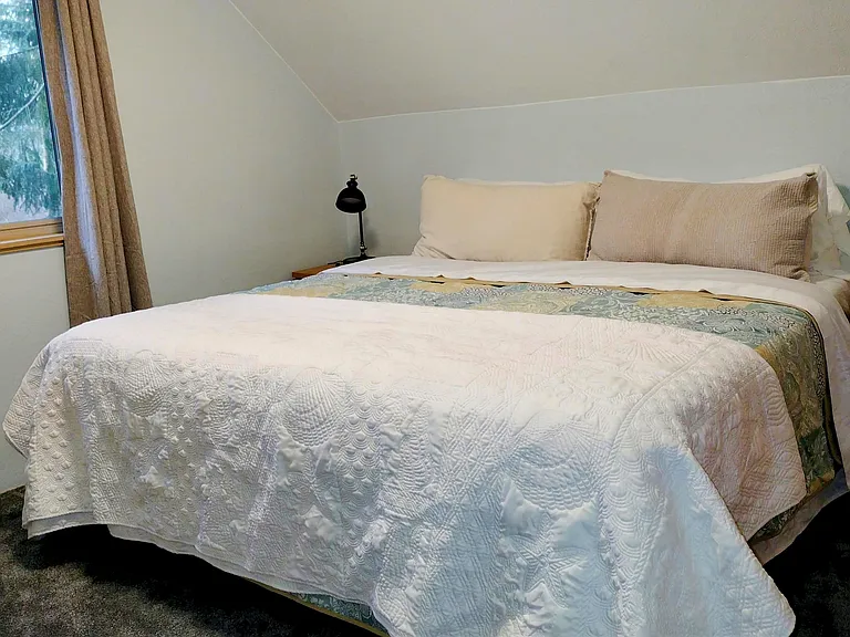 King bed can also be used as two single beds.