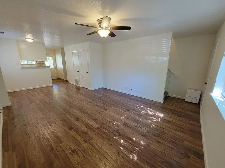 2055 Amanda Way #7 — Photo 4