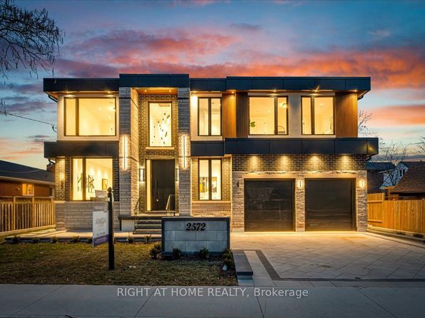 2572 Edenhurst Dr, Mississauga, ON L5A 2L3