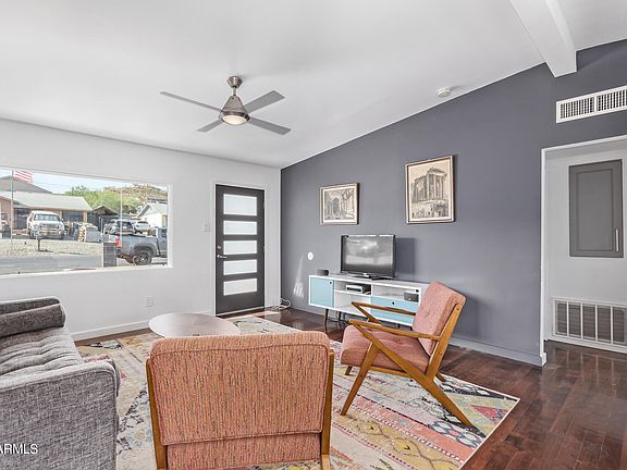 5th image of 1513 E SIERRA Street