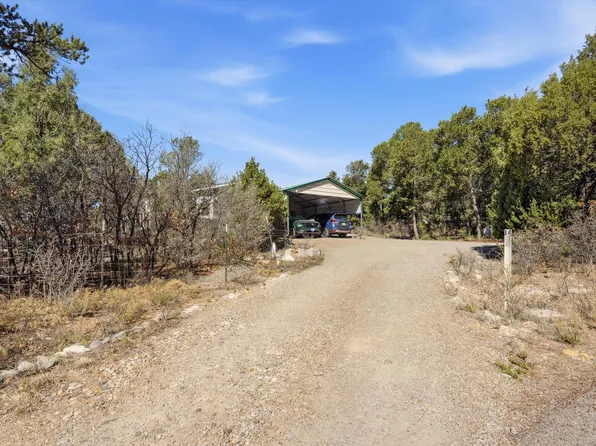 14 Easy St, Tijeras, NM 87059