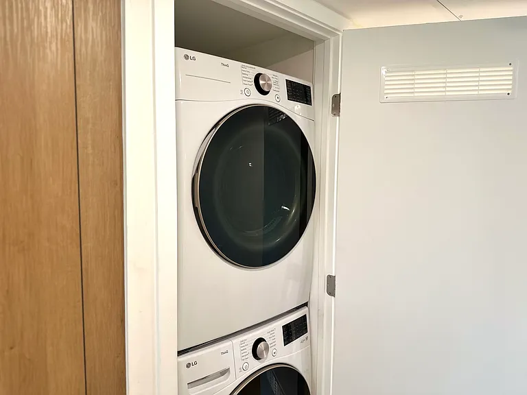 941 N Martel Ave #102 — Photo 39