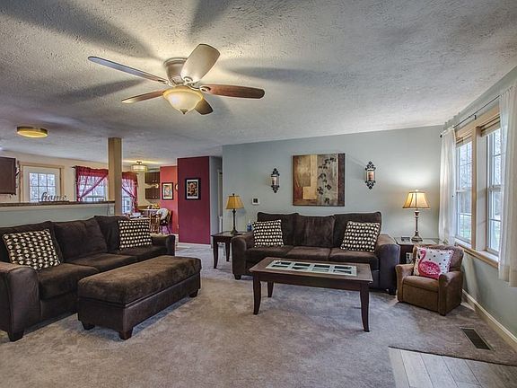 4th image of 390 Terrace Dr